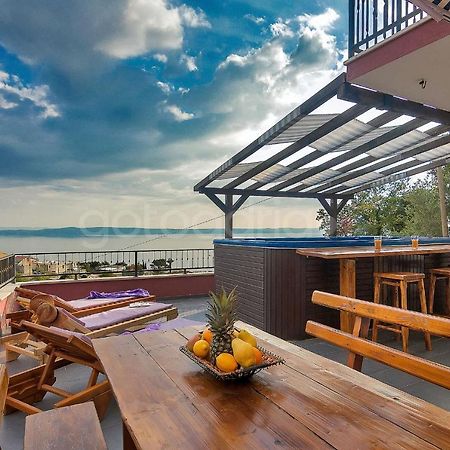 Holiday Home Darius With Hot Tub Makarska Kültér fotó