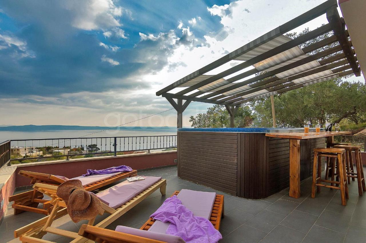 Holiday Home Darius With Hot Tub Makarska Kültér fotó