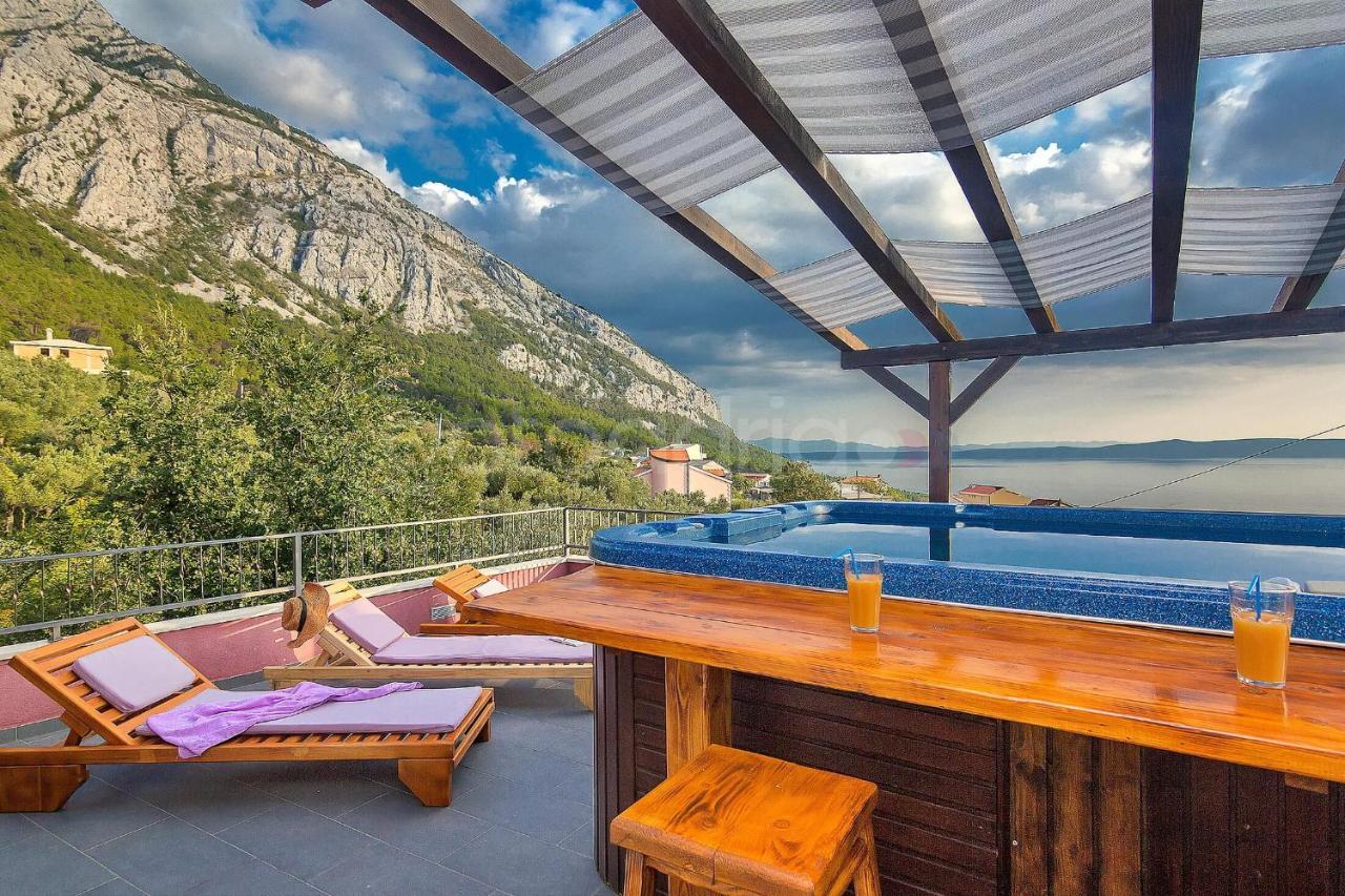 Holiday Home Darius With Hot Tub Makarska Kültér fotó