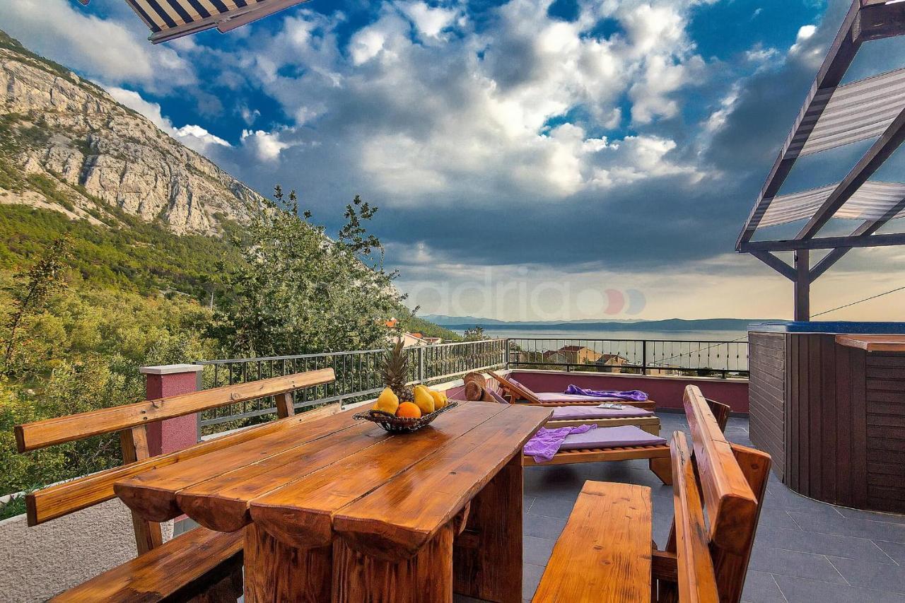 Holiday Home Darius With Hot Tub Makarska Kültér fotó