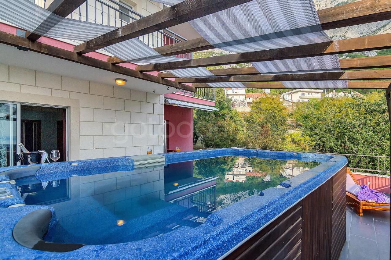 Holiday Home Darius With Hot Tub Makarska Kültér fotó