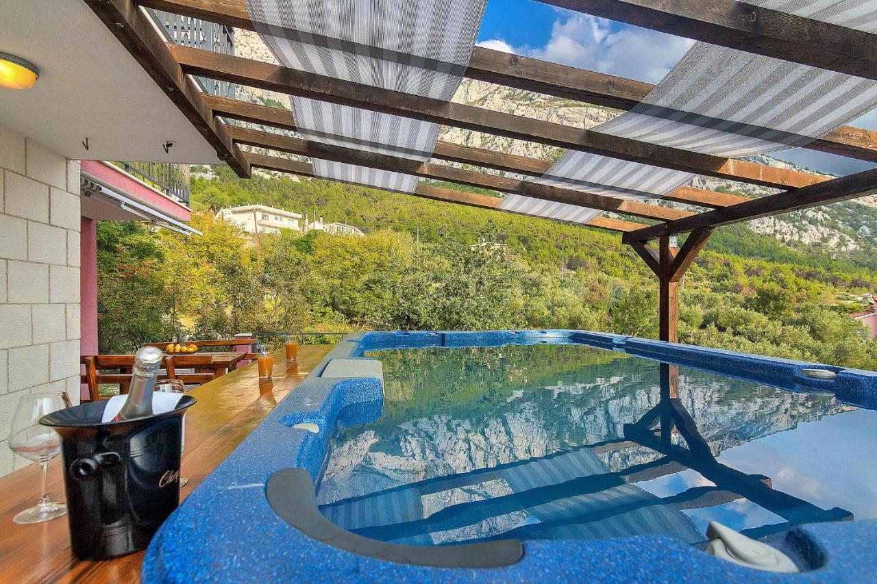 Holiday Home Darius With Hot Tub Makarska Kültér fotó
